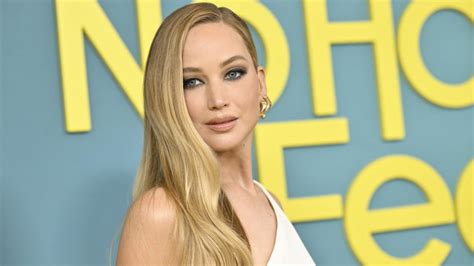 was jennifer lawrence naked in no hard feelings|Jennifer Lawrence shocks fans by getting completely naked in。